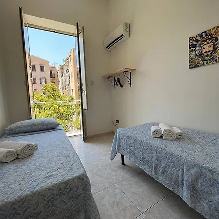 Al Cortile Di Maqueda Apartment *
